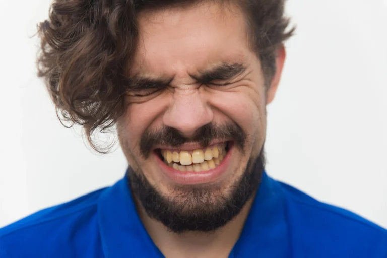 Manchas en los dientes: ¿A qué se deben y cómo eliminarlas?