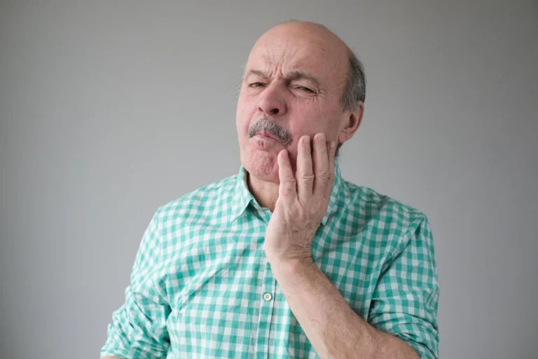 Rechazo de implantes dentales: Síntomas y causas