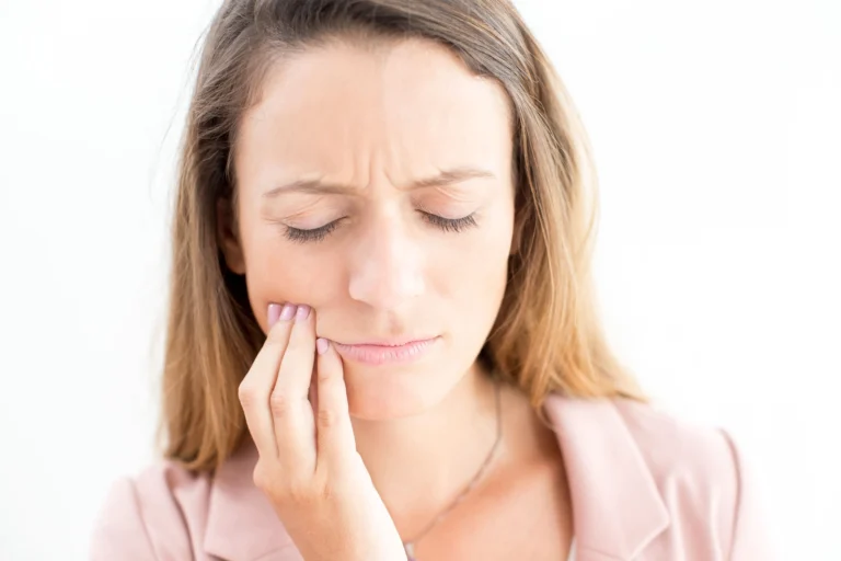 Diente roto: cuándo son necesarios los implantes dentales en Toledo